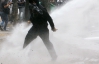 Протест в Чили: недовольных студентов сбивали с ног брандспойтами
