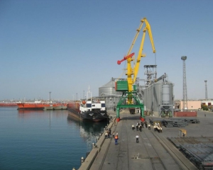 Влада хоче почати розпродаж українських портів
