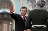 "Звезда - это слишком ..., - улыбнулся Янукович": о Президенте написали книгу-оду