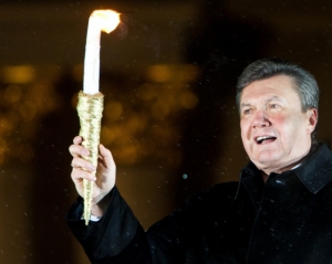 Янукович повезет в Ватикан 30-метровую елку