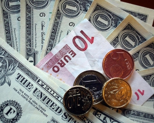 Доллар опустился ниже 8 гривен, евро подорожал на 7 копеек - межбанк
