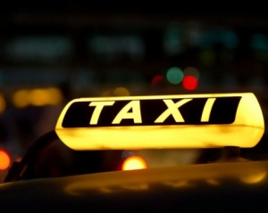 Депутатів і чиновників покатають на таксі за 700 бюджетних гривень на день