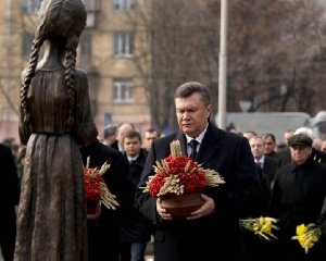 Янукович, Азаров і Попов хвилиною мовчання вшанували пам&#039;ять загиблих під час Голодомору
