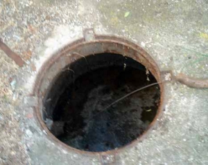 5-летний мальчик упал в канализационную яму в Житомире