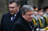 Янукович чесал нос возле Коморовского и подозрительно смотрел на венки