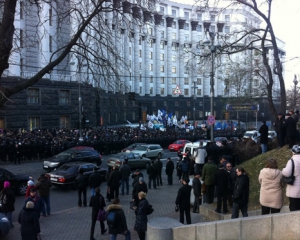 У Попова требуют запретить митинги под окнами Азарова