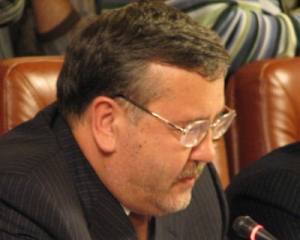 "Окремі опозиційні вожді забули і про Тимошенко, і про Луценка за гратами"
