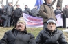 Милиция запретила чернобыльцам сидеть на скамейках в Мариинском парке и пригрозила разогнать