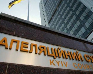 "Бютовцы" пытаются прорваться к Тимошенко сквозь стену беркутовцев