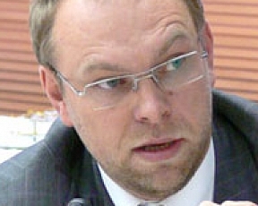 Власенко надеется, что недавно назначенная судья откажется вести заседание