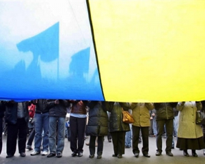 Українці підтримують незалежність України, але проти закритих кордонів з Росією