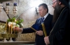 Янукович у Храмі Гробу Господнього помолився, щоб Україну  поважали у світі
