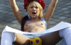 Креатив от FEMEN: ворота и мячи между ног