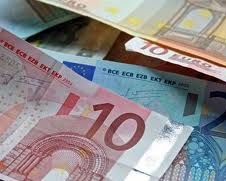 Євро виріс на 1 копійку, курс долар залишився біля 8 гривень - міжбанк