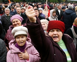3 тысячи человек вышли на Михайловскую сказать &quot;фе&quot; Януковичу