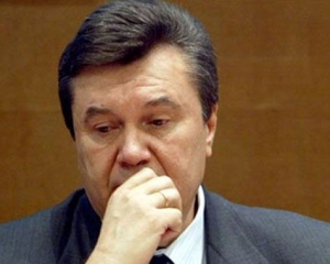 Перед носом президента прибили резолюцию &quot;Украина против Януковича&quot;