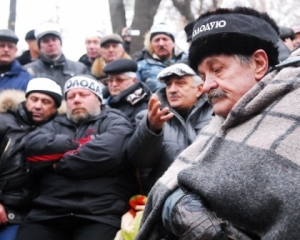 "П'ємо таблетки і цим рятуємося" - у чорнобильців-голодувальників проблеми з тиском