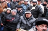 Чорнобильців під Кабміном, окрім міліції, "охороняють" швидка і священик