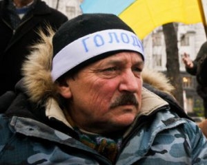За чорнобильцями у Маріїнський парк приїхали 12 автобусів міліції