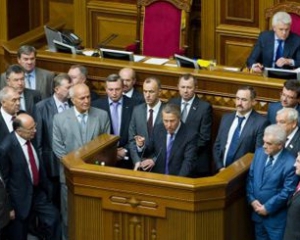 "Янукович, не вбивай Юлю!" - Бютівці заблокували трибуну ВР