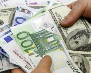 Долар подешевшав на 1 копійку, курс євро опустився на 3 копійки - міжбанк