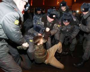 Волнения в России: задержанных не кормят и не поят, молодежь отправляют в армию