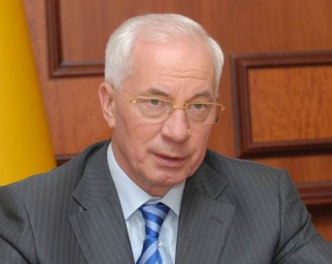 Азаров нашел чернобыльца, который получает 5,5 и все равно протестует