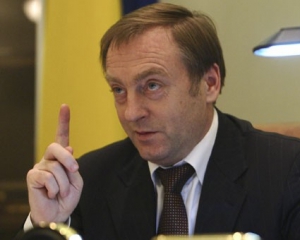 У Азарова знайшли гроші для нових в'язниць