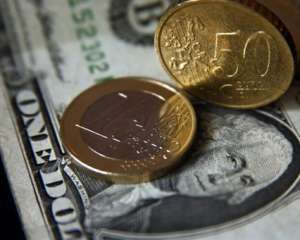 Курси долара та євро завмерли на міжбанку