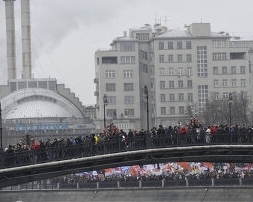 Міст у Москві може обвалитися через велику кількість мітингувальників