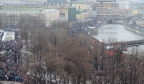 У Москві почалася тиснява - люди лізуть на дерева