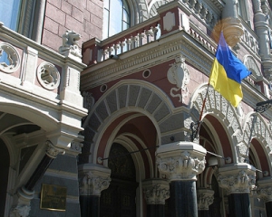 Старання НБУ виявилися марними: Українці продовжують скуповувати долари