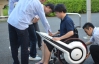 Новое устройство превращает инвалидное кресло в электромобиль
