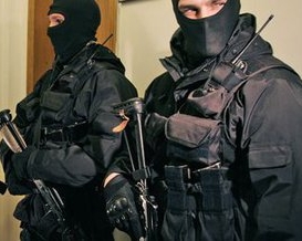 В офисе, захвативший УБОП, ищут поддельные документы и печати