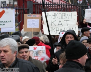 Люди Тимошенко стягиваются под Апелляционный суд