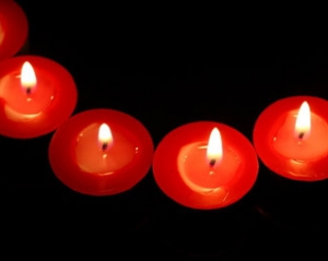 Пенсионеры приняли романтика со свечами за сектанта