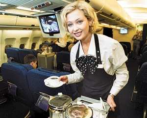 Авиакомпании не будут кормить украинсцев на внутренних рейсах эконом-класса