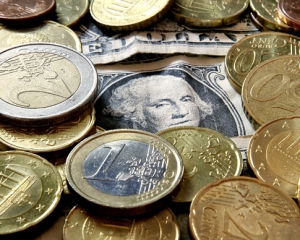 В Україні курс євро падає все нижче, за долар дають 8 гривень