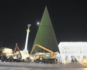 Завтра Янукович зажжет главную елку страны