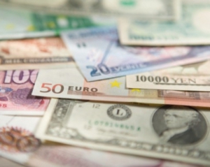 В Украине доллар и евро подешевели на 1 копейку