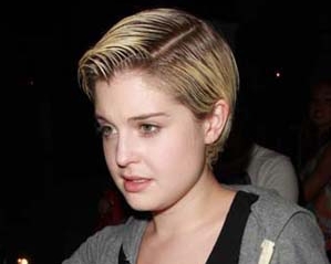 Келлі Осборн зламала уві сні руку в трьох місцях