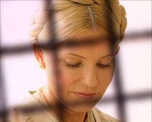 Из-за боли в позвоночнике Тимошенко отказалась вставать с постели и ехать в суд