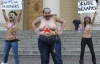 Консул України знайшов активісток Femen здоровими