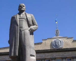 В Черкассах суд постановил вернуть Ленина на центральную площадь
