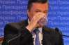 Янукович пьет английскую минералку