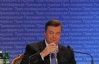 Янукович пьет английскую воду 