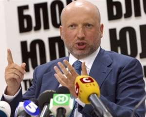 Турчинов вважає прес-конференцію Януковича "шквалом дезінформації"