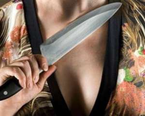 Юна одеситка 24 рази встромила ножа в індуса