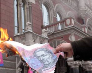 После выборов власть будет опускать курс гривни - банкир
