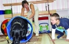 Лабрадор Аріс тренує дітей із вадами розвитку